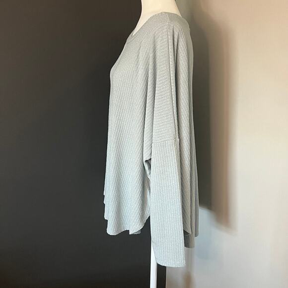 Talulah Woman’s Dusty Blue Oversized Long Sleeve Pullover Top- Size L - Picture 2 of 9